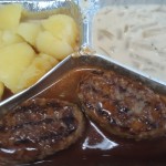 2 hausgemachte Frikadellen  in feiner Sauce mit Kohlrabigemüse und Salzkartoffel von Meyer Menü
