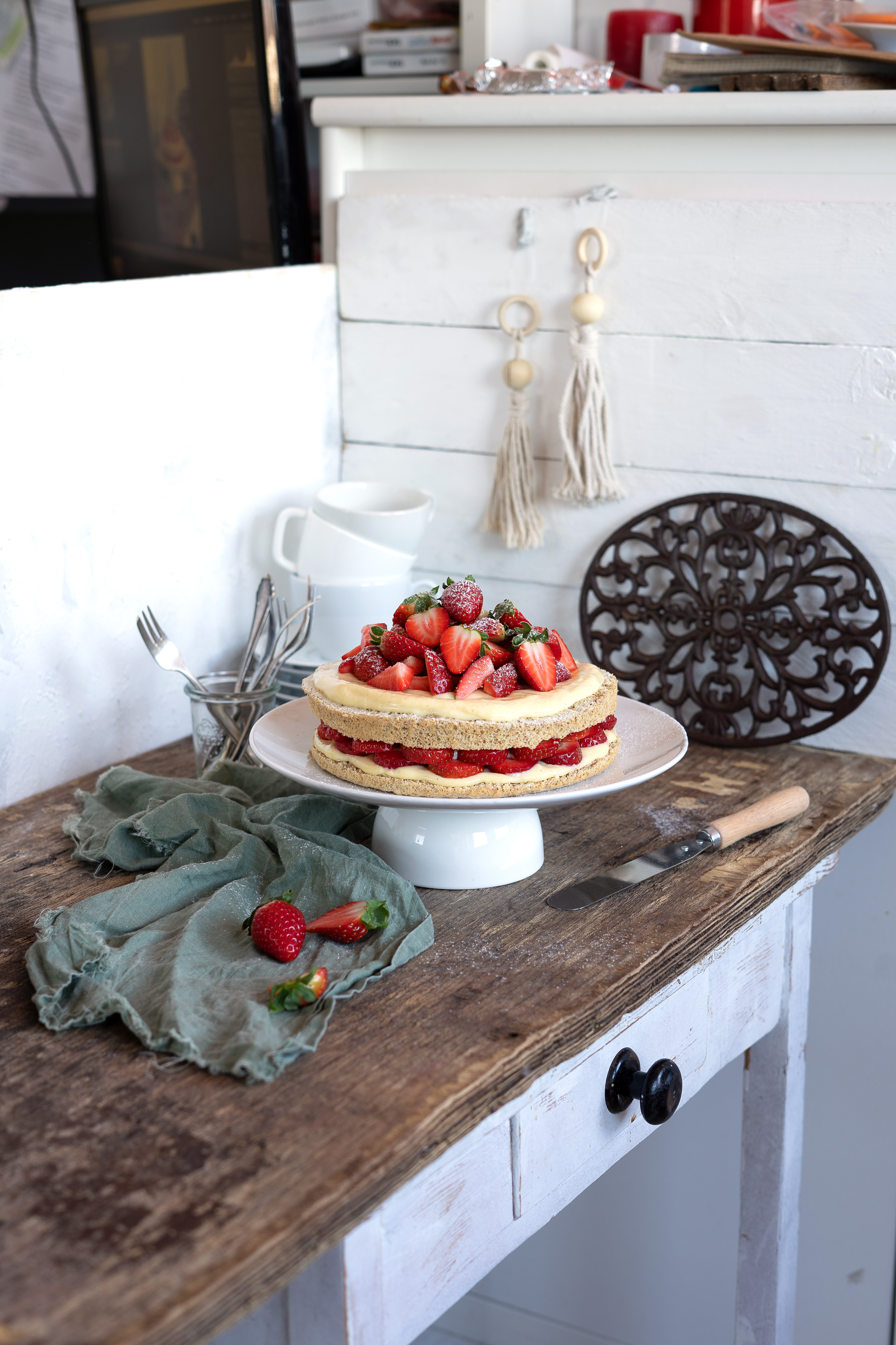 Erdbeer Pudding Torte aus dem Buch Schlank mit Kuchen und Brot